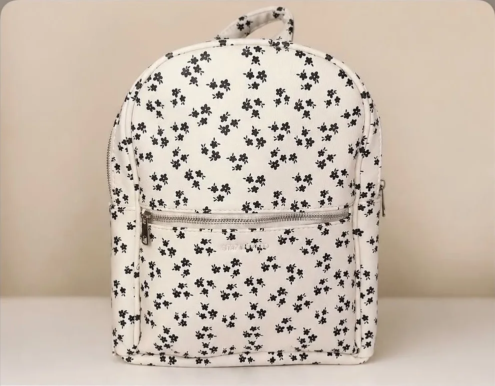 Mini mochila crema con flores negras